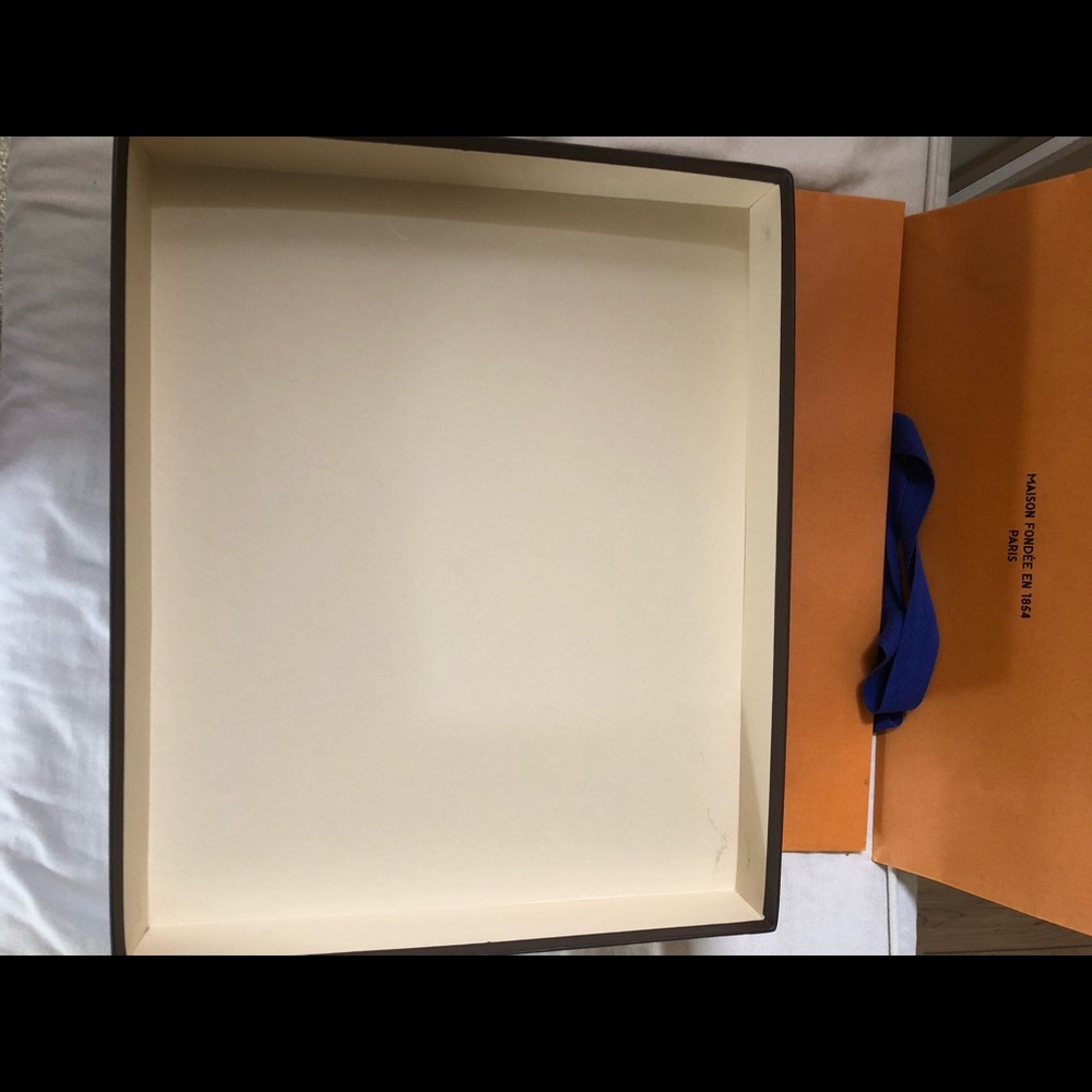 Authentic LV Box - Picture 7 of 12